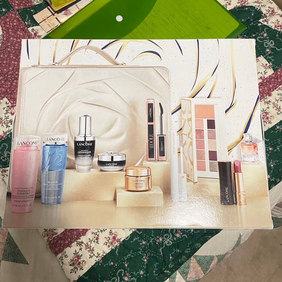 SOLD Lancôme Gift Set 2023 Christmas Holiday 10 Full size products - Picture 2 of 3